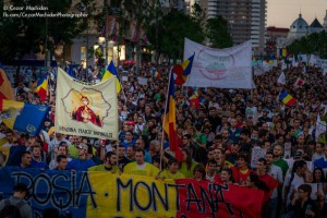 Manifestări naționaliste alături de propagarea spiritului ultrareligios specific mișcării fasciste românești din perioada interbelică în cadrul acțiunilor de stradă împotriva proiectului minier în toamna anului 2013 în București.